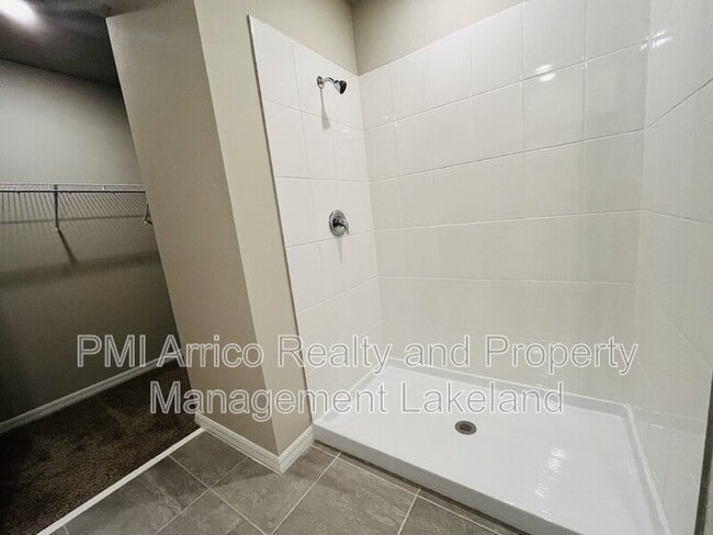 Building Photo - 1061 Oak Vly Dr