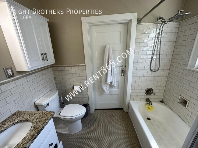 Building Photo - 2525 Bernhurst Dr