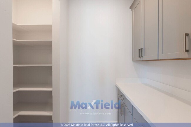 Building Photo - Modern EV Friendly Upgraded 5 BD 4 BA 3 GA...