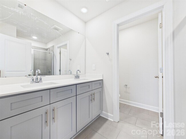 Building Photo - 1768 Braemar Vlg Dr