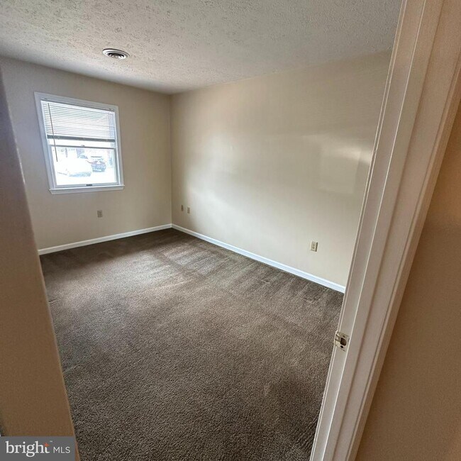 Building Photo - 359 Stonegate Ct