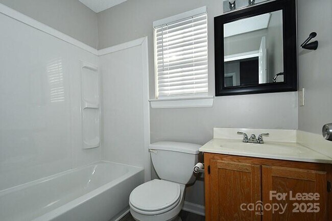 Building Photo - 116 Milbros Ln