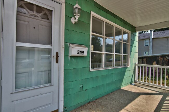 Building Photo - 359 Hanover St