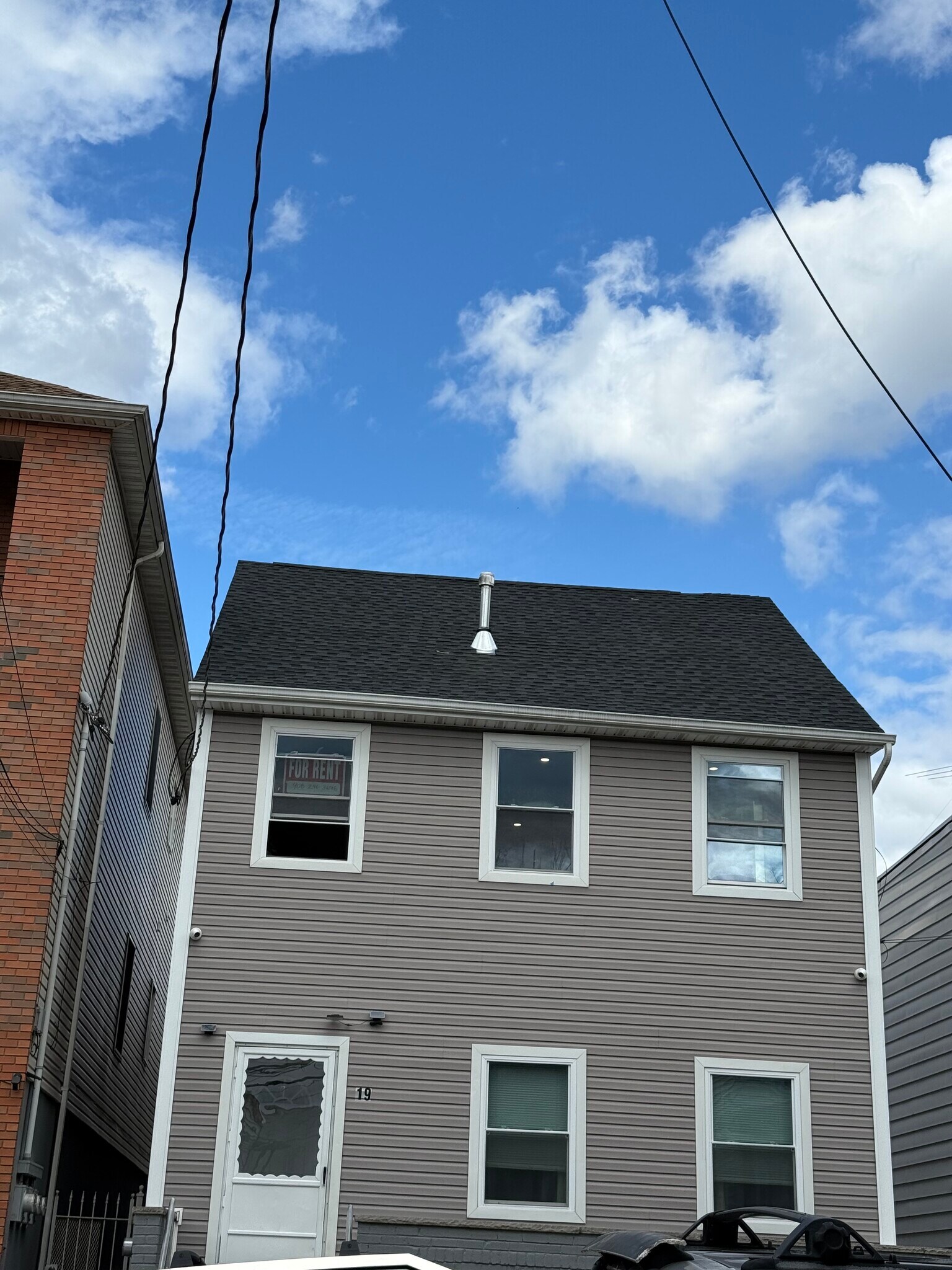 Building Photo - 19 Nichols St