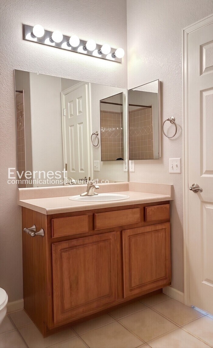 Building Photo - 2851 Kansas Dr