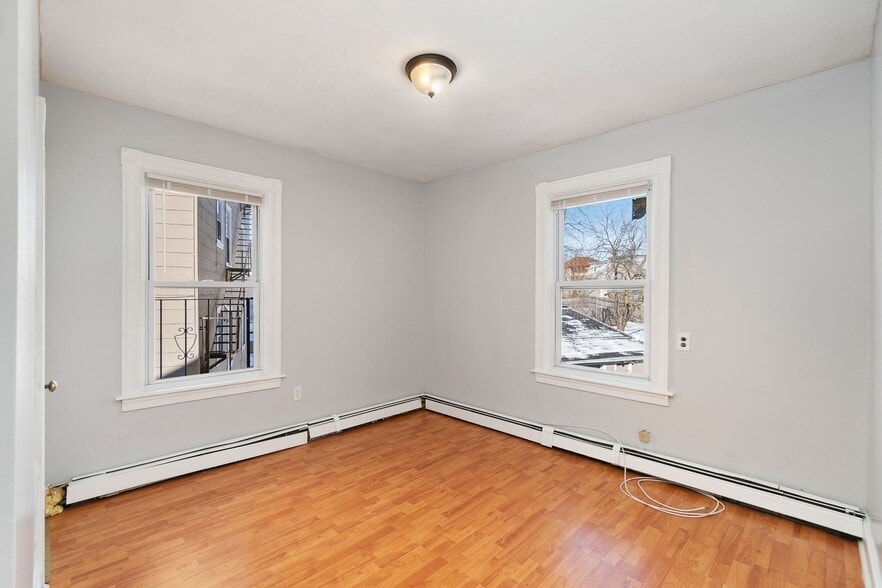 Building Photo - 1077-1077 Dexter St