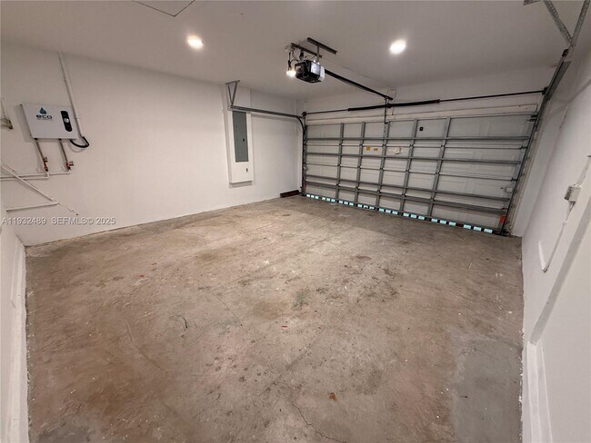 Building Photo - 107 SE 22nd Terrace