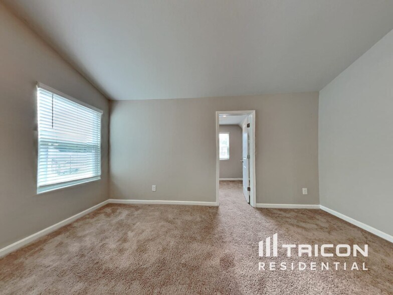 Building Photo - 729 Crackling Ct