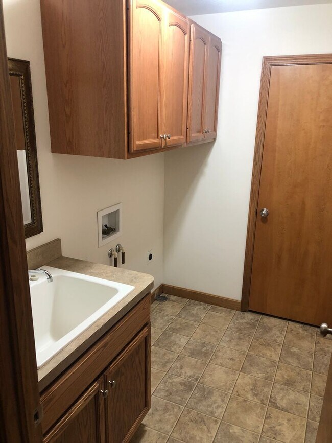 Building Photo - 2908 Eastern Rd