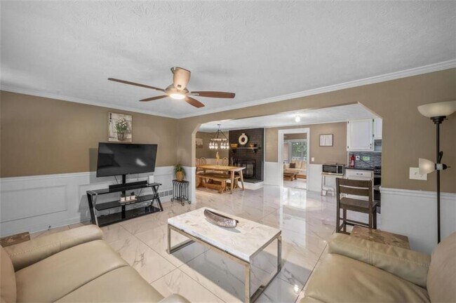 Building Photo - 6207 Moss Dr