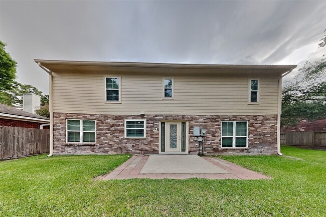 Building Photo - 16811 Country Bridge Rd