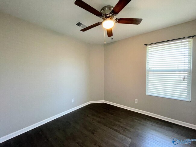 Building Photo - 200 Whitestone Dr NE