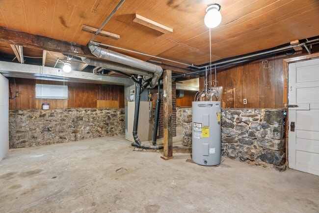 Building Photo - Spacious 3 Bedroom 1 Bath home in the Perry District!