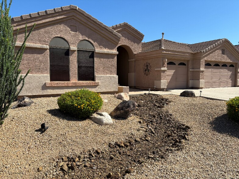 Building Photo - 6354 W Rowel Rd