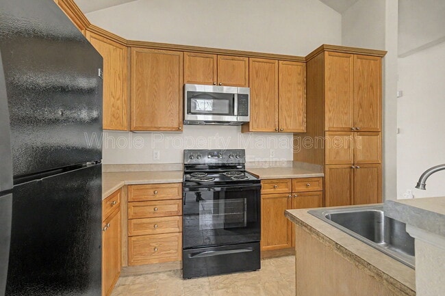 Building Photo - 2260 S Vaughn Way