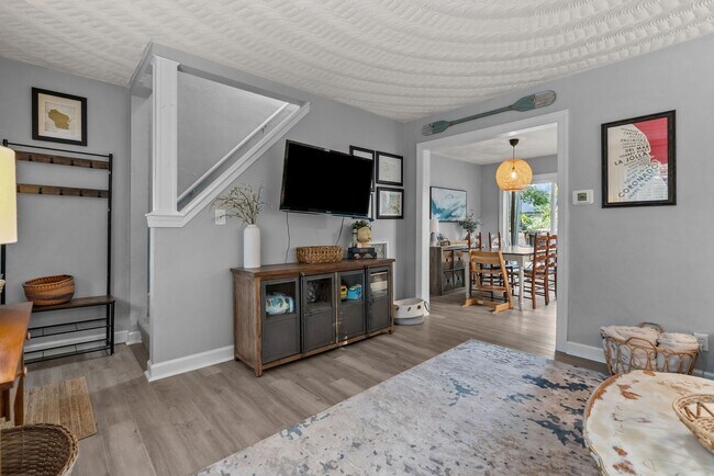 Building Photo - Furnished 4 bedroom Near NOB