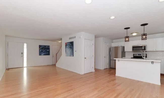 Building Photo - Spacious & Stylish 4-Bed, 4-Bath Townhome ...