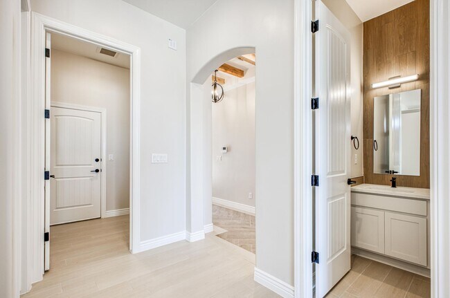 Building Photo - Beautiful East side House 4 bed-2.5 baths, part of The Club that includes Swimming Pool, Gym, Ten...