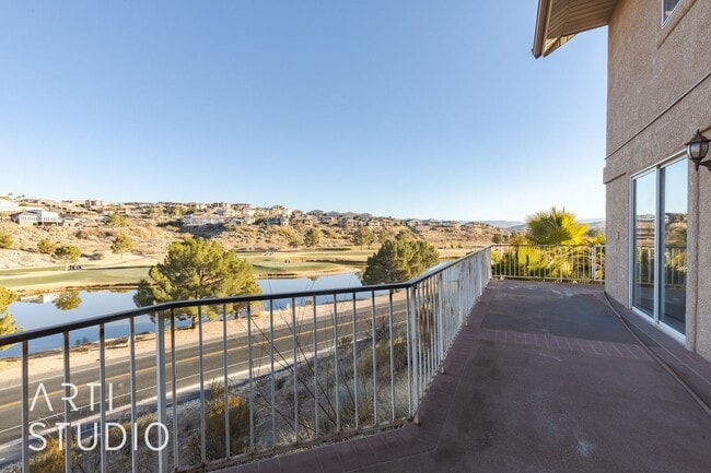 Building Photo - Spacious 3-Bedroom Walk-Out Basement Apart...