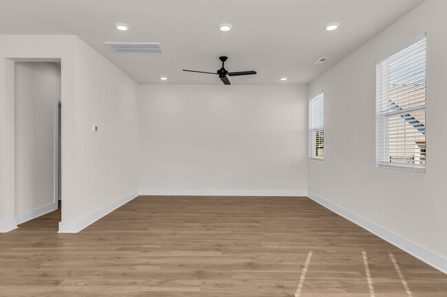 Building Photo - Charming New Build