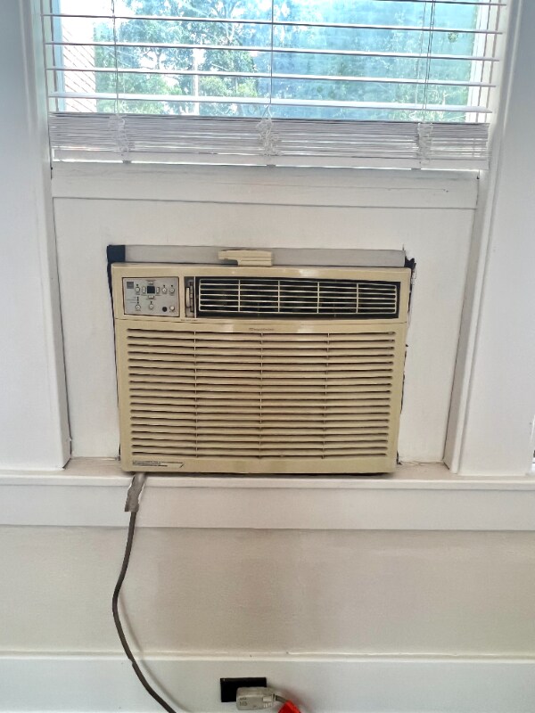 Building Photo - 712 6th Ave N