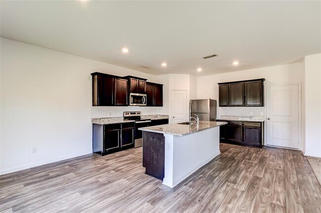 Building Photo - 117 Fairfax Ln