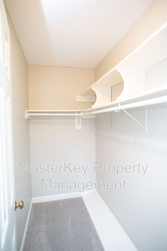Building Photo - 1109 Balmoral Dr
