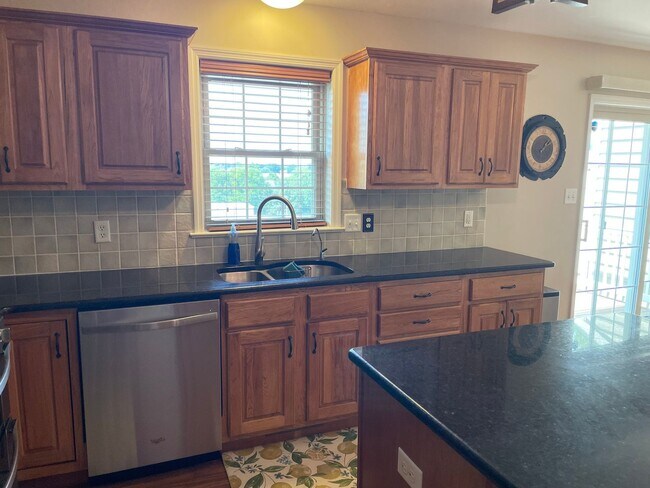 Building Photo - Beautiful Luxury Townhome in Lancaster