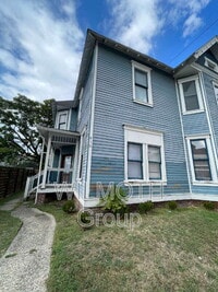 Building Photo - 410 E 16th St