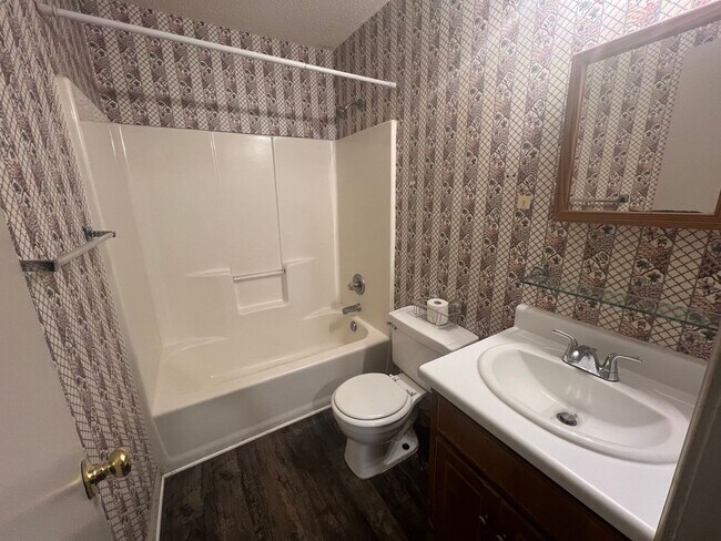 Building Photo - 4813 Oak Meadow Dr