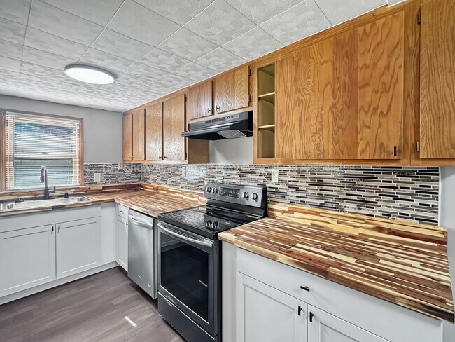 Building Photo - 2522 Dayton St