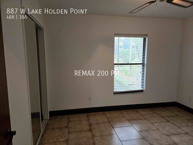 Building Photo - 887 W Lake Holden Point