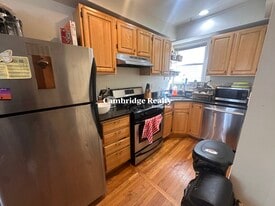 Building Photo - 313 Elm St