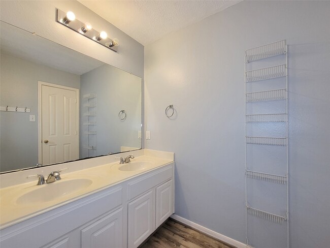 Building Photo - 6410 Coley Park