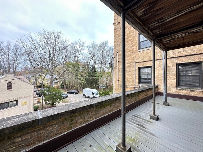 Building Photo - 735 Judson Ave