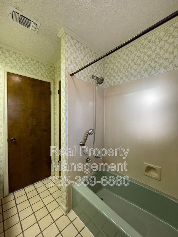 Building Photo - 6428 Chippendale Dr