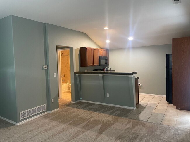 Building Photo - One bedroom apartment