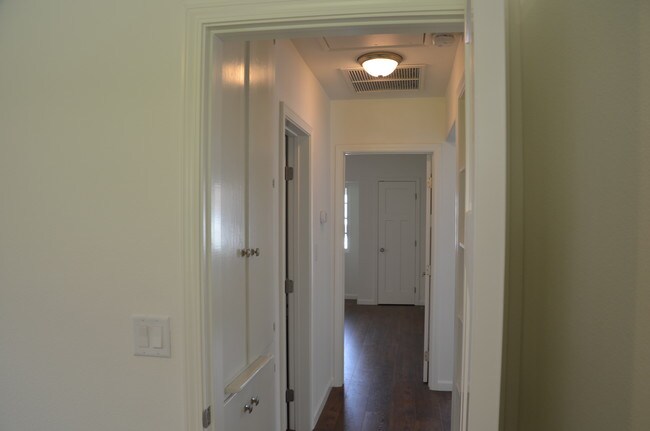 Building Photo - 22126 Del Valle St