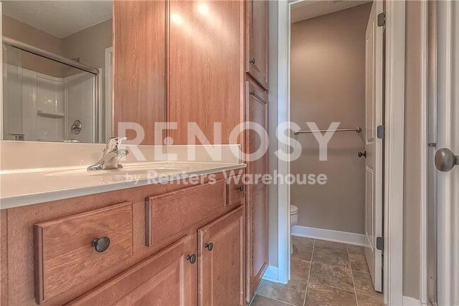 Building Photo - 3 Bedroom / 3.5 Bath Townhouse Near KU MED -  Available in August