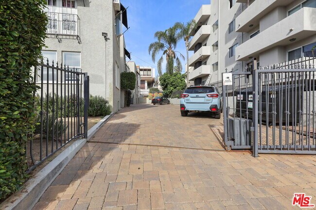 Building Photo - 1756 N La Brea Ave