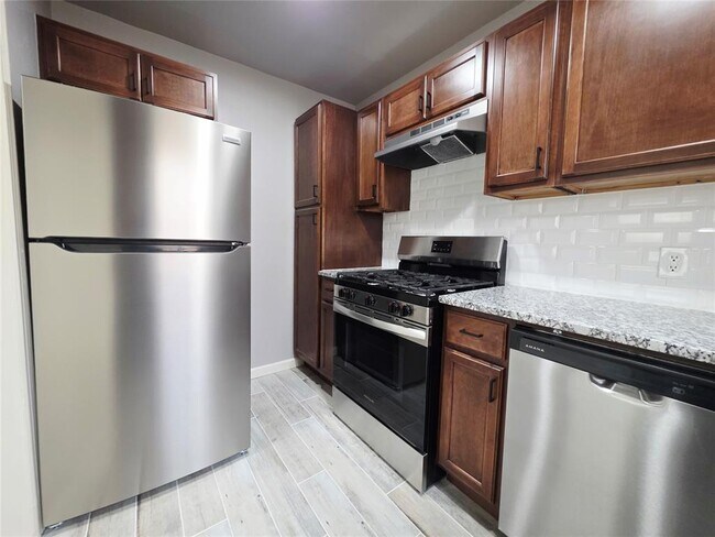 Building Photo - 2722 N Lyons Dr