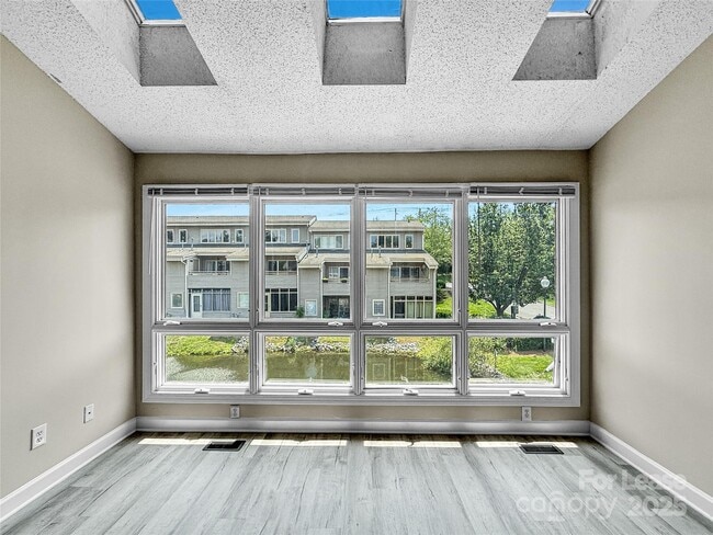 Building Photo - 13933 Queens Harbor Rd