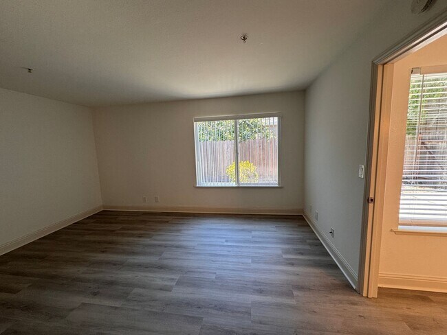 Building Photo - Updated 3 Bedroom Home in North Salinas