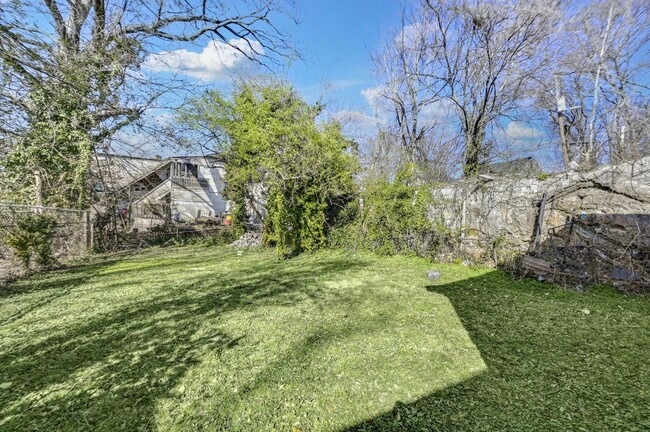 Building Photo - For Rent West Side $ 1675.00   3 bedroom/2...