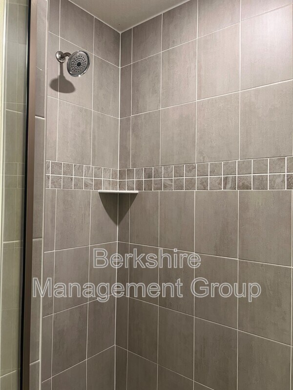 Building Photo - 1136 Brook Meadow Dr