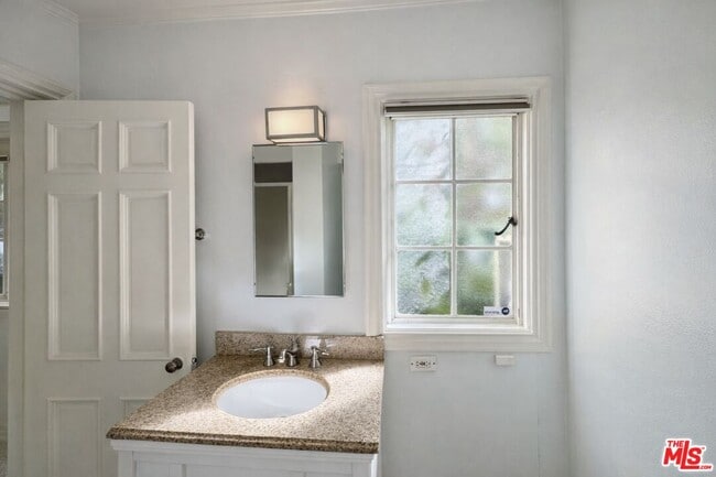 Building Photo - 214 S Spalding Dr