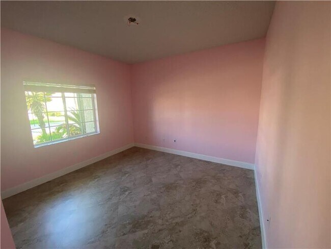 Building Photo - 327 SW 188th Terrace