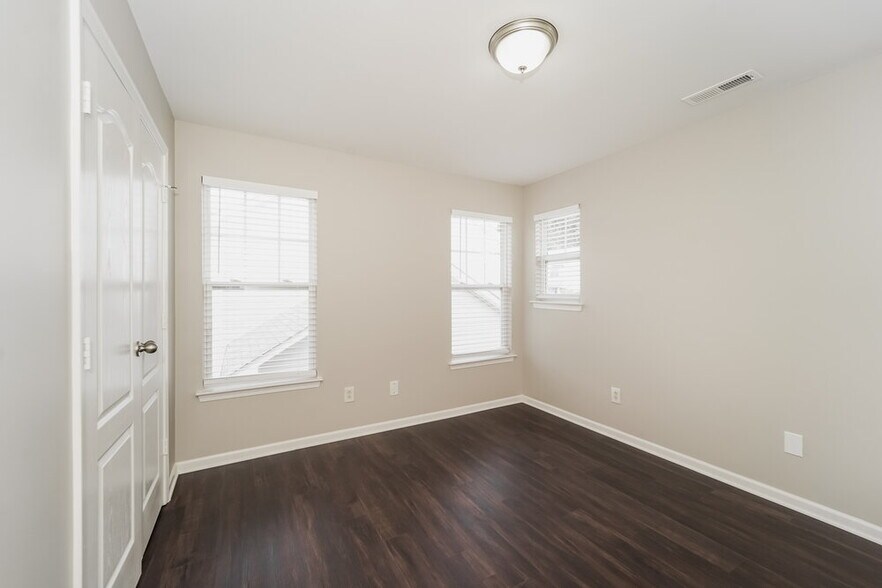 Building Photo - 734 Ablow Dr