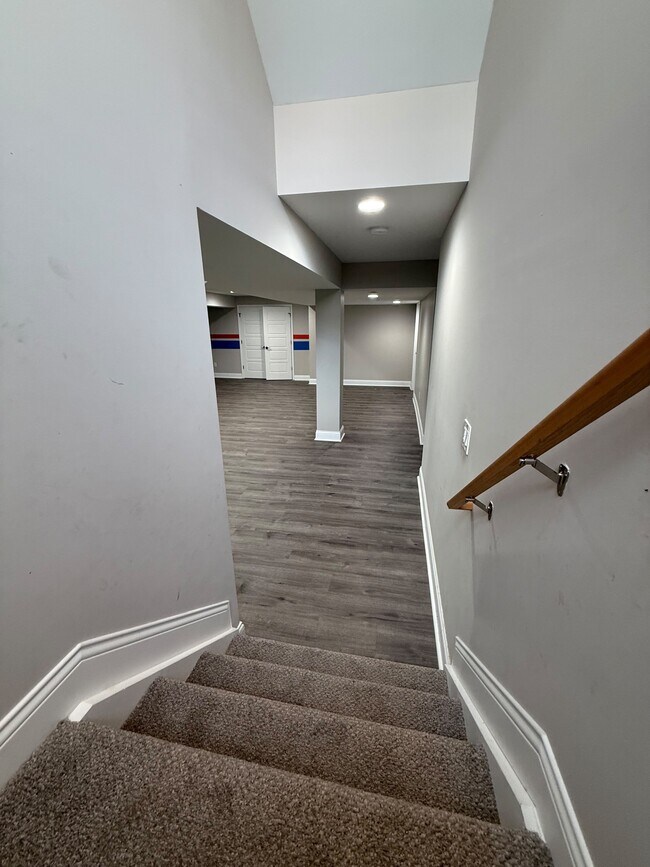 Building Photo - 6346 Walker Ct