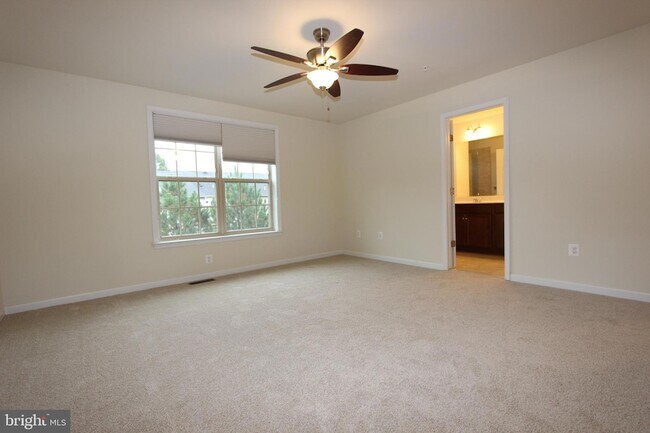 Building Photo - 325 Hersden Ln